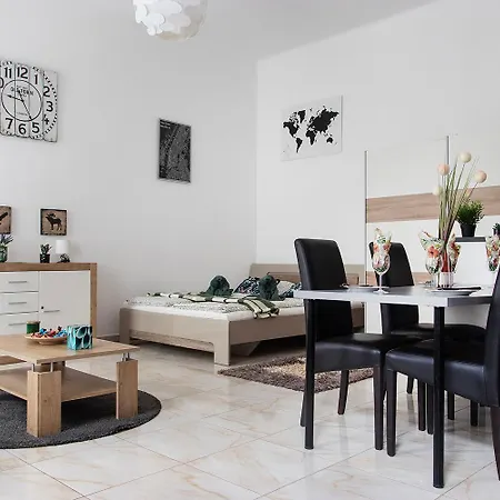 Apartment Downtown Hideaway *