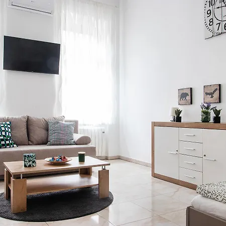 Jokai Apartment